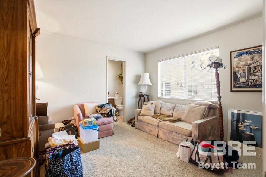 More Photos Of 6504 Woodley Ave, Van Nuys Apartments For Sale