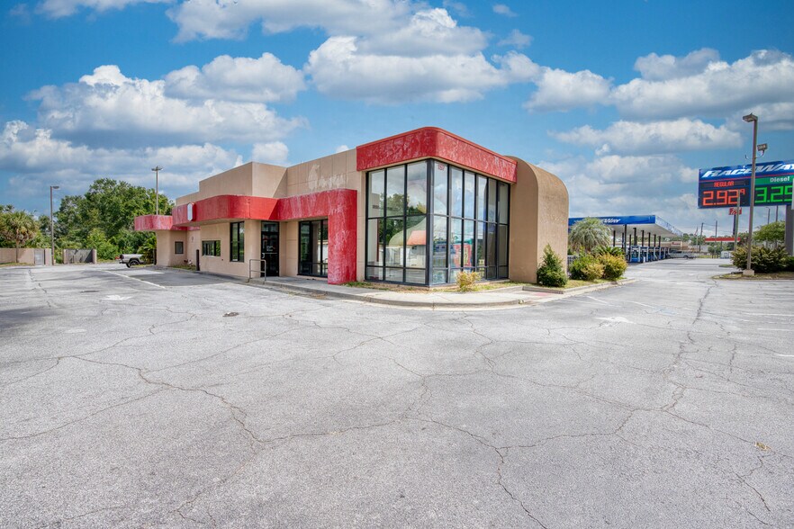 Primary Photo Of 1197 Lakes Blvd, Lake Park Fast Food For Lease
