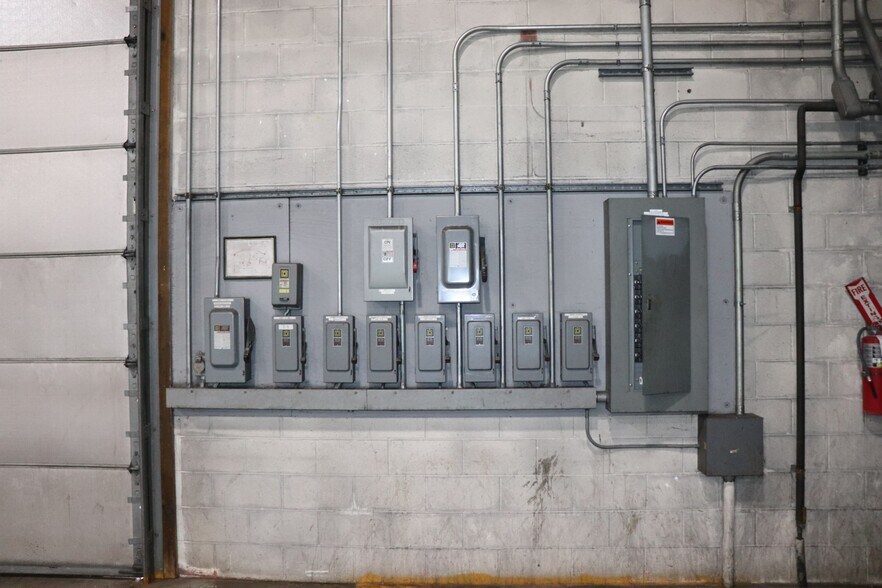 More Photos Of 1 Nablus Rd, Wakefield Distribution For Lease