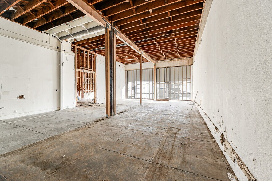 More Photos Of 4905-4913 Clinton St, Los Angeles Apartments For Lease