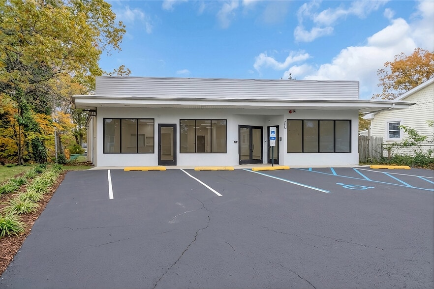 More Photos Of 736 Mantoloking Rd, Brick Storefront For Sale