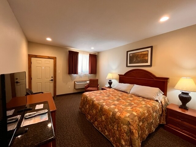 More Photos Of 201 State Road 16, Rushford Hotel For Sale