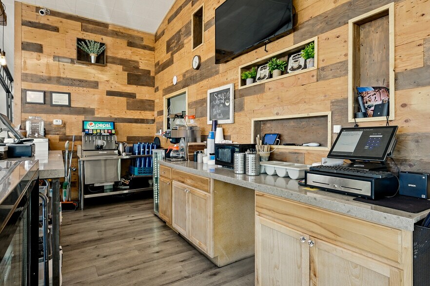 More Photos Of 91 E Main St, Bicknell Hotel For Sale