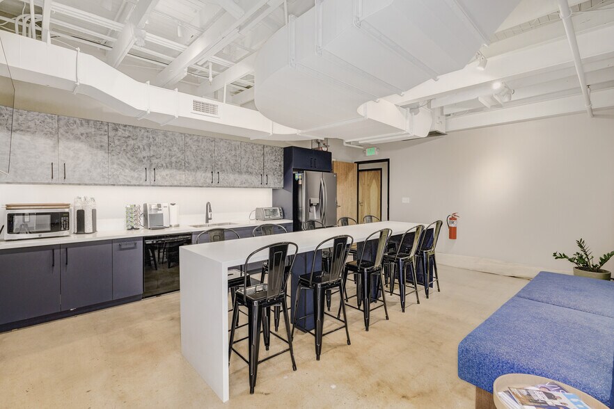 More Photos Of 556 Perry Ave, Greenville Office For Lease