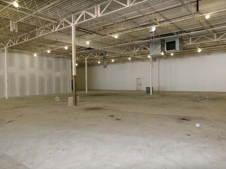 More Photos Of 890-896 S Main St, Centerville Supermarket For Lease