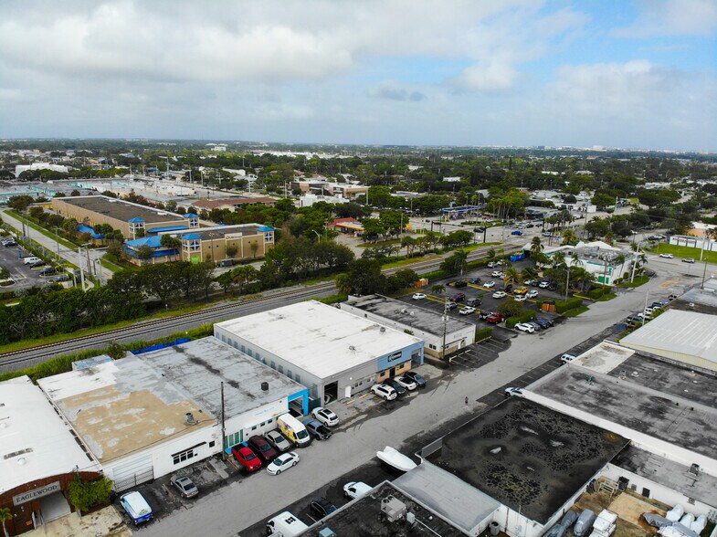 More Photos Of 3031-3035 NE 12th Ter, Oakland Park Warehouse For Lease