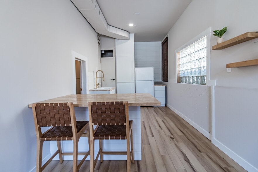 320 W Jennings St, Newburgh, IN 47630 Storefront Retail Residential