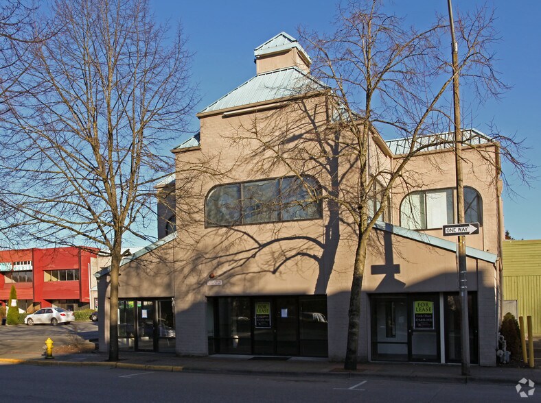 More Photos Of 16625 Redmond Way, Redmond Freestanding For Lease