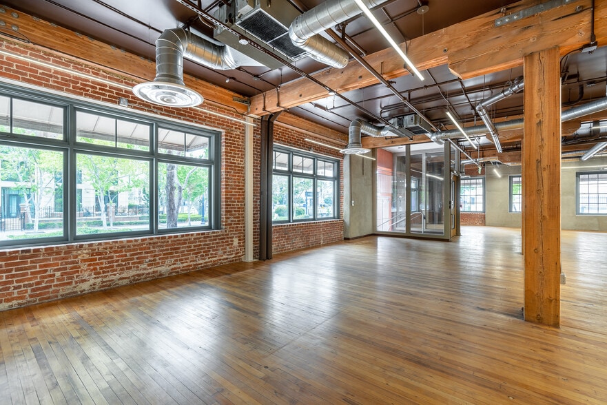 More Photos Of 448 W Market St, San Diego Office For Lease
