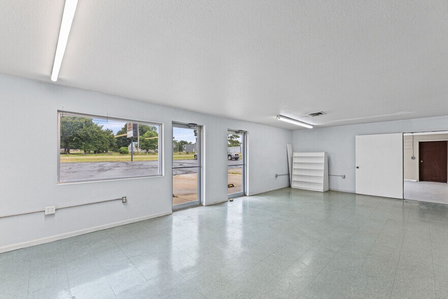 More Photos Of 600 N Maple St, Garnett General Retail For Sale