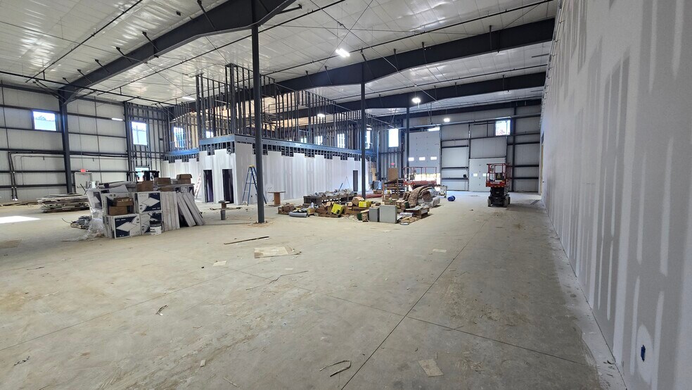 More Photos Of 168 Thunder Rd, Mooresville Light Manufacturing For Lease