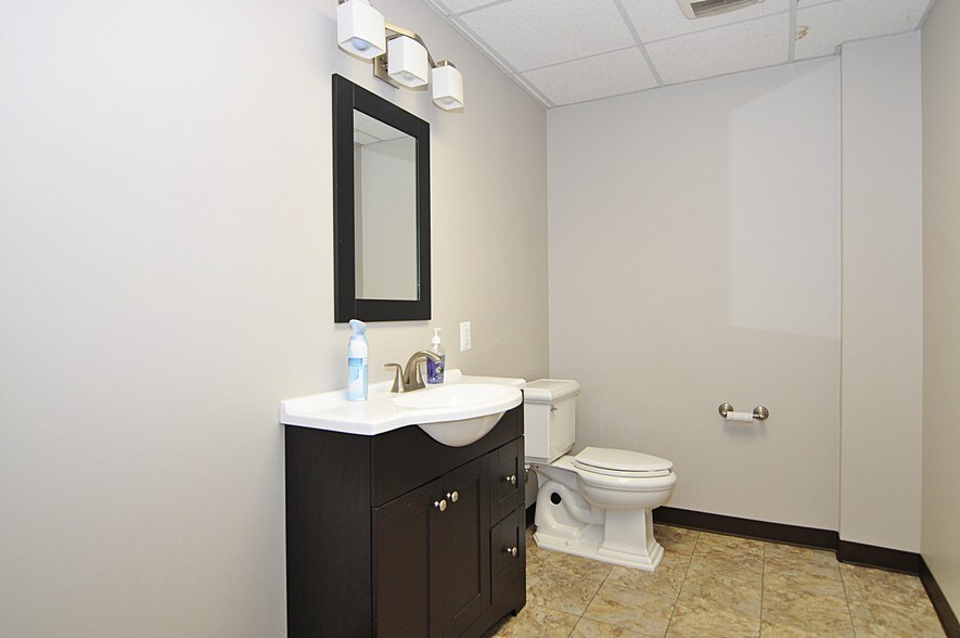 More Photos Of 14325 Willard Rd, Chantilly Office For Lease