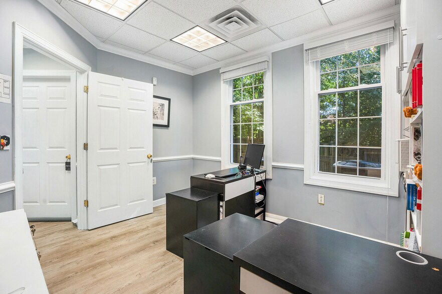 More Photos Of 7901-7915 Belle Point Dr, Greenbelt Office For Sale