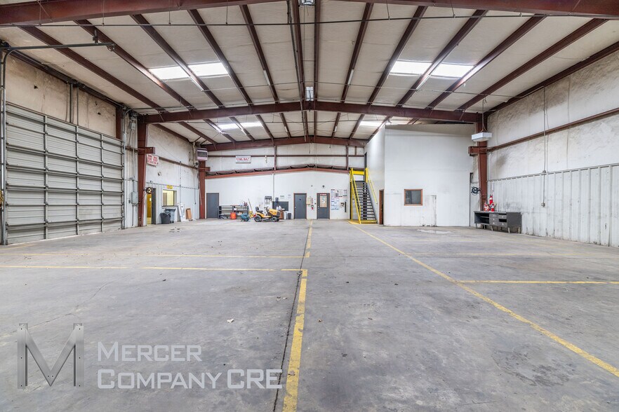 More Photos Of 813 SE 84th St, Oklahoma City Manufacturing For Sale