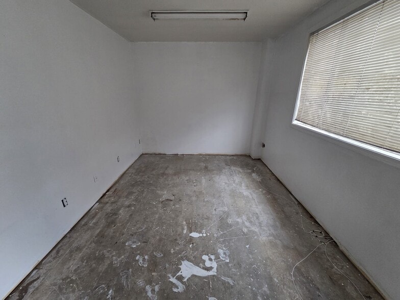 More Photos Of 20081-20091 Industrial Ave, Langley Warehouse For Lease
