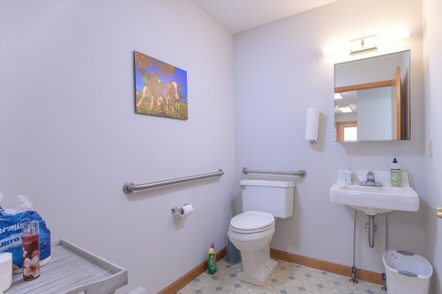 More Photos Of 156 Main St, Ludlow Office For Sale