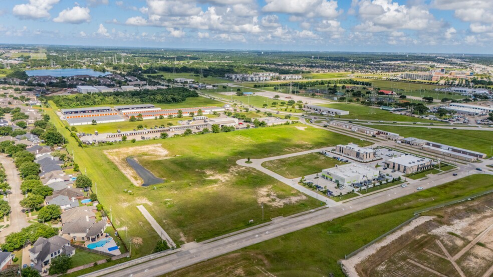 More Photos Of 1121 Grand Oak Blvd, League City Land For Sale