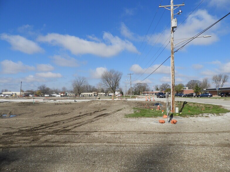 More Photos Of 101 Lincoln St NE, Bondurant Industrial For Lease