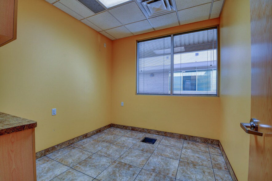 More Photos Of 15288 W Brookside Ln, Surprise Office For Lease
