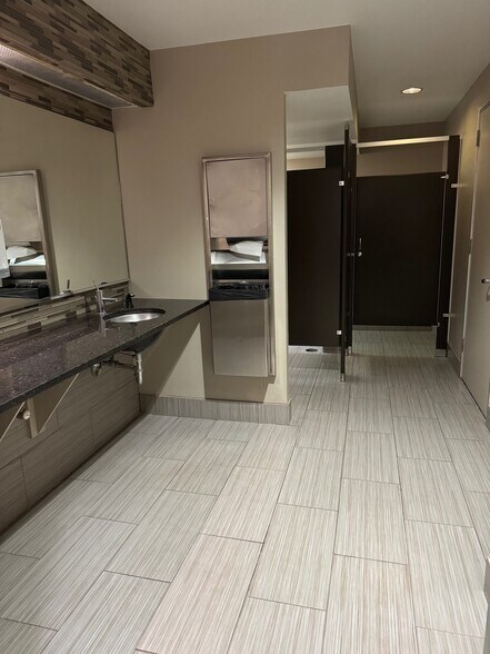 More Photos Of 2607 Walnut Hill Ln, Dallas Office For Lease