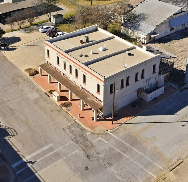 Primary Photo Of 421 E Henderson St, Cleburne Flex For Sale