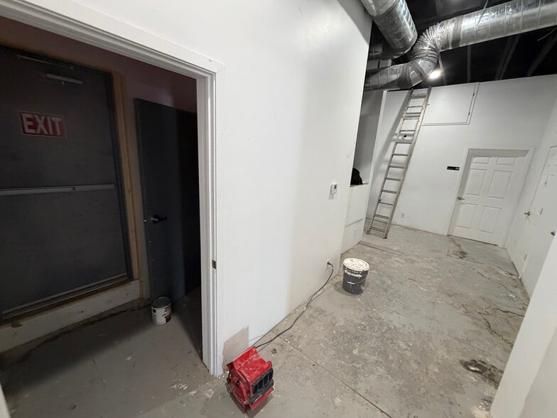 More Photos Of 4136 Grand Ave, Omaha Storefront For Lease