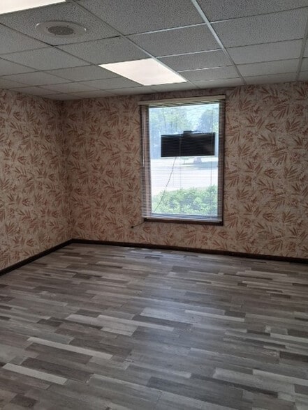 More Photos Of 442 N Lake St, Aurora Office For Sale
