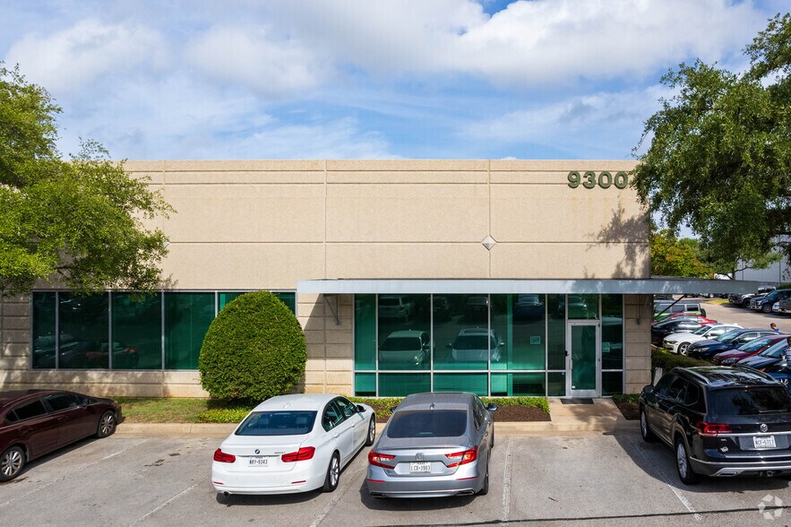 More Photos Of 9300 United Dr, Austin Unknown For Lease