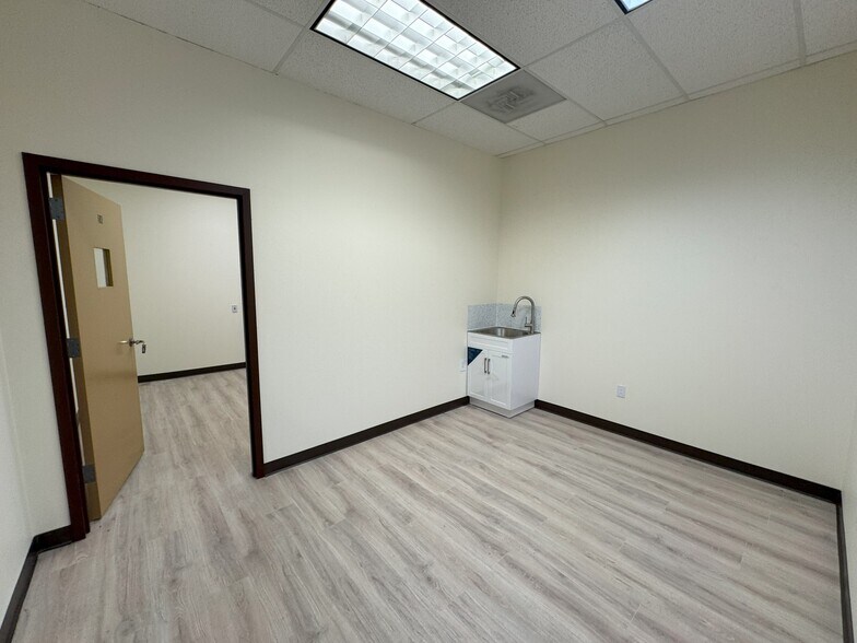 More Photos Of 4446-4450 Park Heights Ave, Baltimore Storefront For Lease