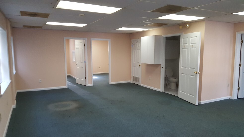 More Photos Of 9520 Marlboro Pike, Upper Marlboro Office For Sale