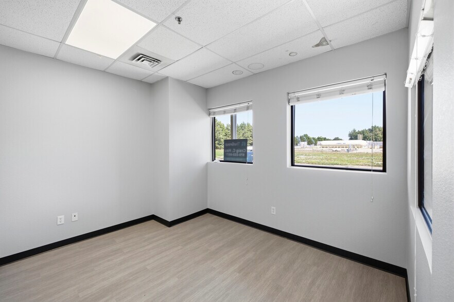 More Photos Of 449-477 Denver Ave, Loveland Light Distribution For Lease