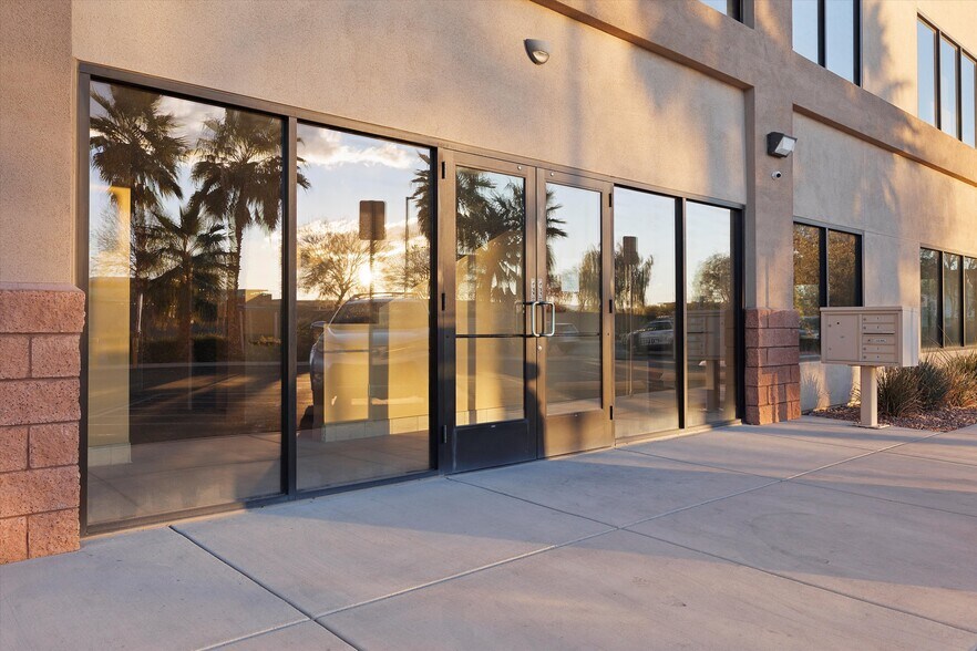 More Photos Of 7080 La Cienega St, Las Vegas Office For Sale
