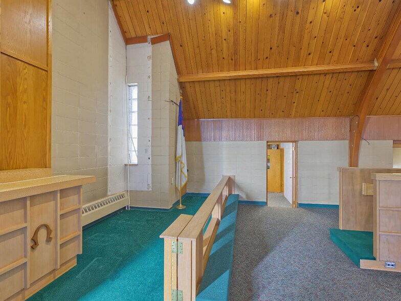 More Photos Of 410 1st St N, Winsted Office For Sale