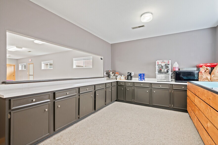 More Photos Of 1435 33rd Ave, Longview Specialty For Sale