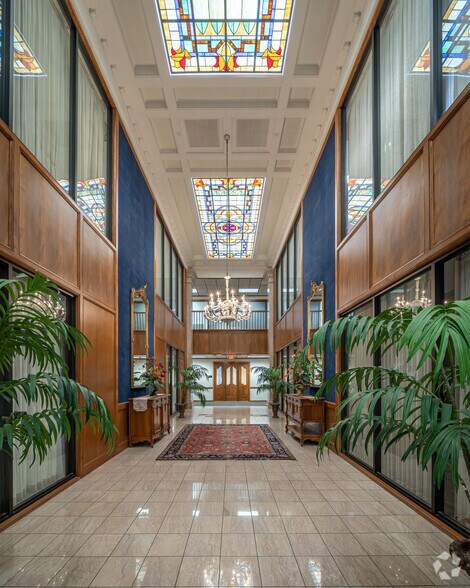 More Photos Of 952 Echo Ln, Houston Office For Lease