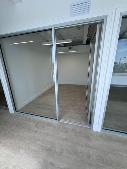 More Photos Of 645 NE 125th St, North Miami Loft Creative Space For Lease