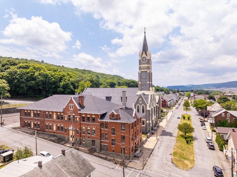 More Photos Of 124 E Abbott St, Lansford Specialty For Sale
