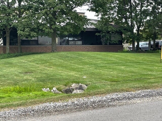 More Photos Of 28846 N Nagel Ct, Lake Bluff Warehouse For Lease