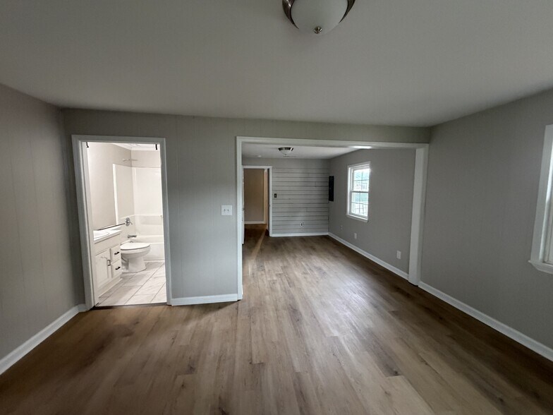 More Photos Of 424 Mt Phillips St, Rock Hill General Retail For Lease