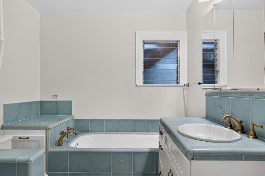More Photos Of 119 S Adams St, Glendale Multifamily For Sale