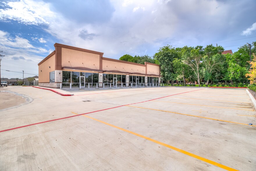 More Photos Of 18010 Kingsland Blvd, Houston General Retail For Sale