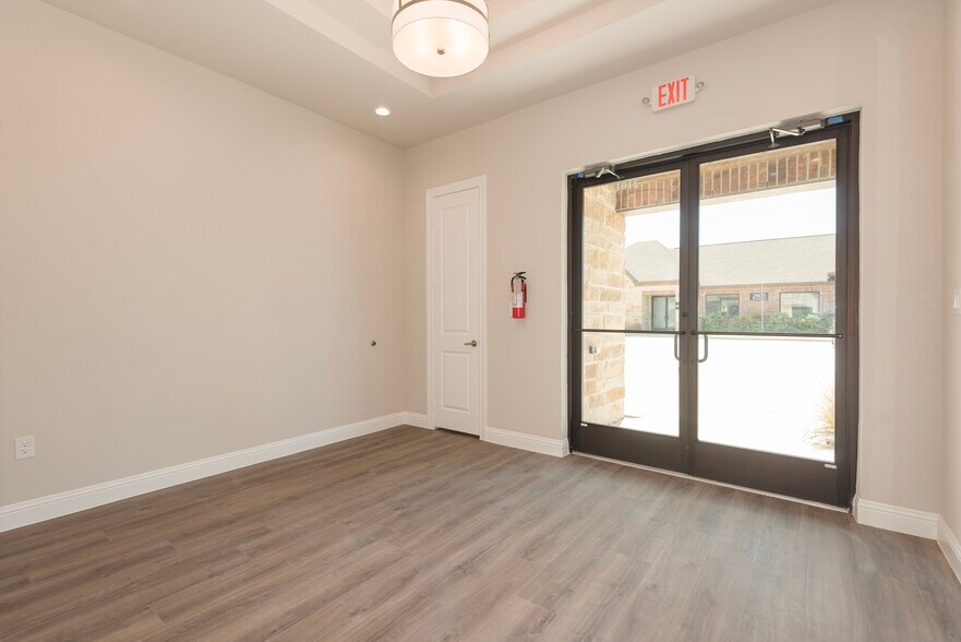 More Photos Of 2601 Little Elm Pkwy, Little Elm Office For Lease