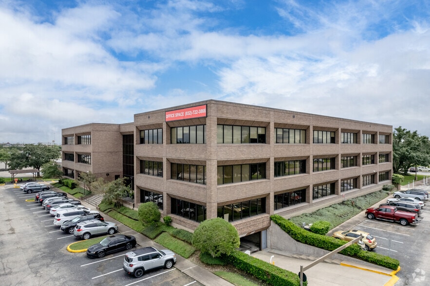 More Photos Of 1560 W Bay Area Blvd, Friendswood Office For Lease