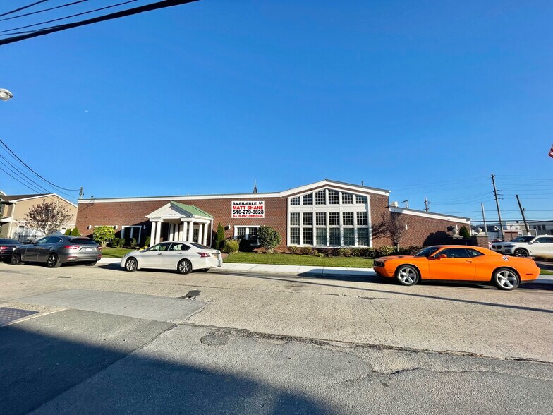 More Photos Of 25 Nassau Ln, Island Park Office For Sale