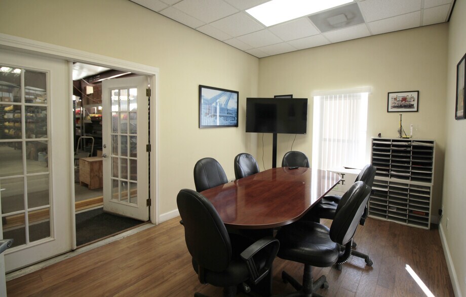 More Photos Of 5011 Vernon Rd, Jacksonville Manufacturing For Lease