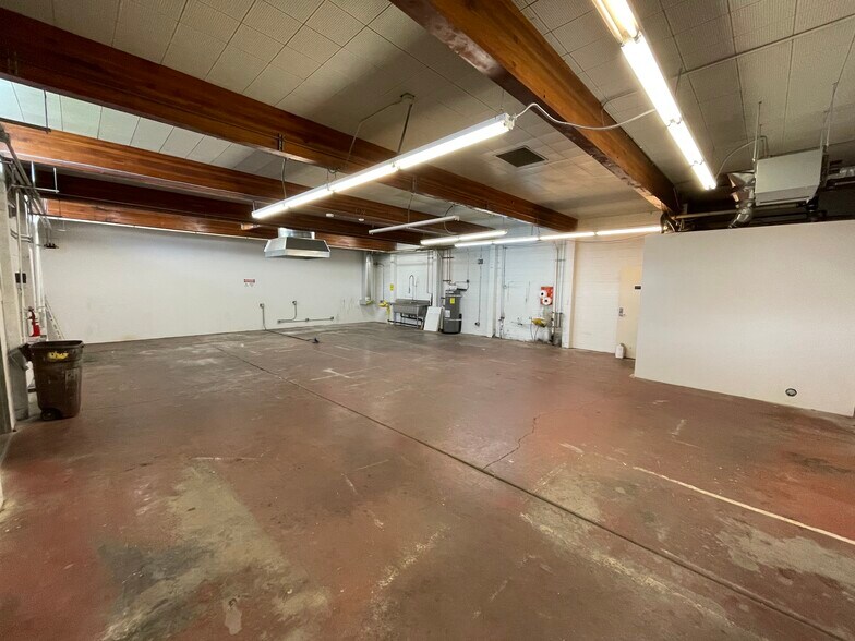More Photos Of 1593 W 2nd Ave, Eugene Storefront Retail Office For Lease