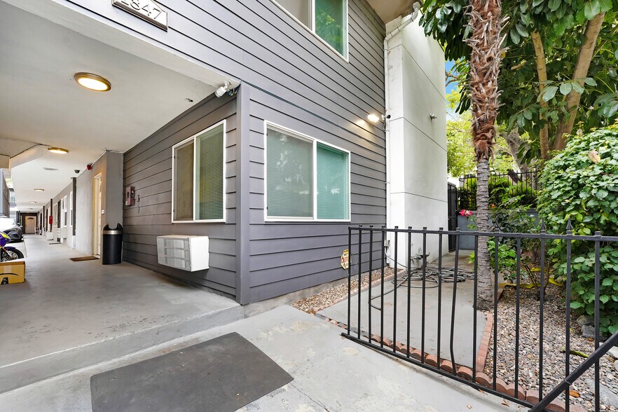 More Photos Of 1847 N Cherokee Ave, Los Angeles Apartments For Sale
