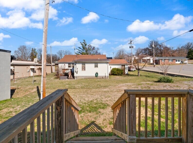 More Photos Of 615 E Main St, Scottsville Flex For Sale