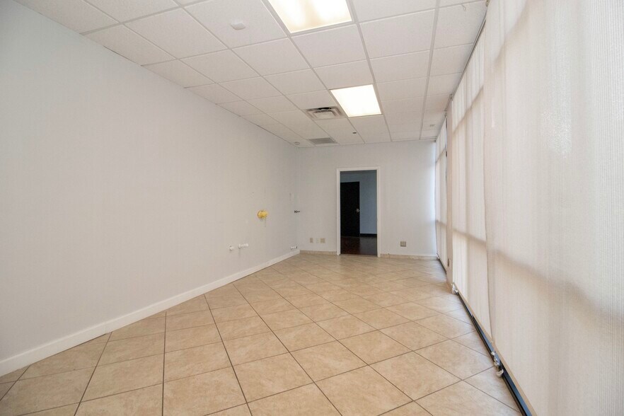 More Photos Of 285 N Main St, Troutman General Retail For Lease