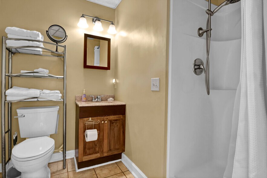 More Photos Of 2020 Princess Place Dr, Wilmington Freestanding For Sale
